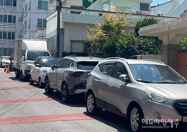 23일 낮, 삼도일동 공영주차장 인근 골목길 모습. ⓒ헤드라인제주