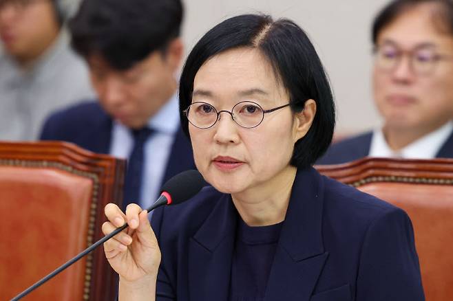 한성숙 중소벤처기업부 장관 후보자가 15일 오전 서울 여의도 국회 산업통산자원중소벤처기업위원회에서 열린 인사청문회에 출석해 의원 질의에 답하고 있다.(사진=뉴스1)