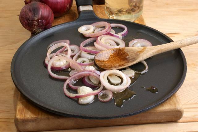 양파는 중성지방-콜레스테롤이 혈관에 쌓이는 것을 억제하며 염증 예방에도 도움이 된다. [사진=클립아트코리아]