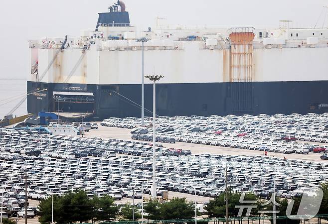 7일 오후 경기 평택시 포승읍 평택항에 수출용 차량들이 세워져 있는 모습. 2025.7.7/뉴스1 ⓒ News1 김영운 기자