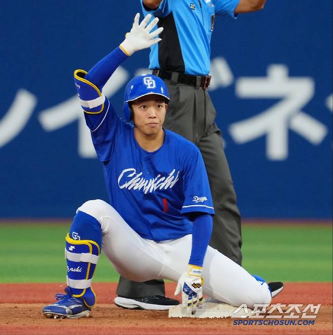 주니치 외야수 오카바야시는 전반기를 타율 0.294로 마쳤다. 3할을 밑돌았는데 센트럴리그 타격 1위다. 사진캡처=주니치 드래곤즈 SNS