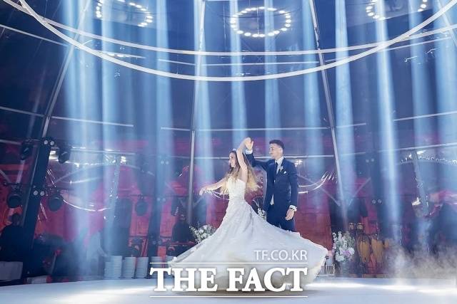 故 디오구 조타 아내 후치 카르도소가 22일(현지시간) 자신의 쇼셜미디어 인스타그램에 남편을 추모하며 올린 세 장의 사진 중 하나. 이날은 후치가 조타와 결혼한 지 30일째 되는 날이다. /후치 인스타그램