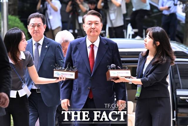 윤석열 전 대통령이 오는 24일 자신의 내란 우두머리 혐의 재판에 '건강상 이유'로 또 불출석할 것으로 보인다. /사진공동취재단