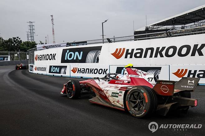포뮬러 E가 7월 26일부터 이틀간 영국 런던에서 제15∙16라운드 '2025 런던 E-PRIX'를 끝으로 시즌 11의 대미를 장식한다. 포뮬러E 2025 자카르타 E-PRIX 경기 장면 (출처: 한국타이어)