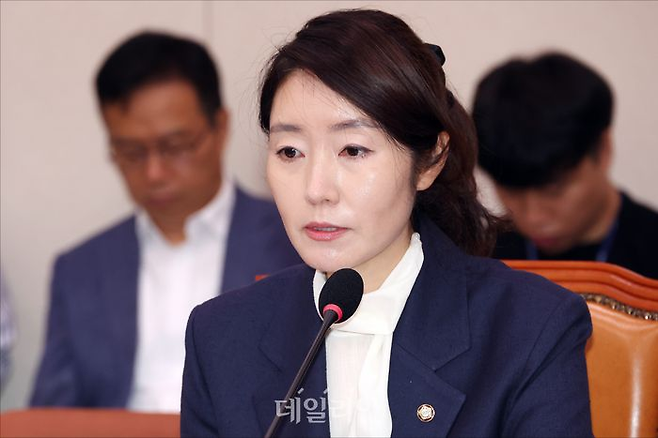 강선우 여성가족부 장관 후보자가 지난 14일 오전 열린 국회 여성가족위원회 인사청문회에서 질의에 답변하고 있다.ⓒ데일리안 홍금표 기자