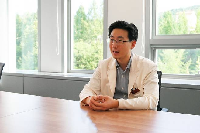 강원석 삼성서울병원 소화기내과 교수는 간암 치료를 위해 항암제 사용 시 간 손상을 최소화하는 치료 전략으로 접근해야 된다고 강조 했다. 삼성서울병원 제공