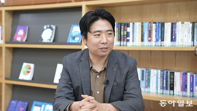 이수현 테서 대표가 의학용어로 가득한 진단서 등을 인공지능(AI)을 통해 환자들이 쉽게 이해할 수 있도록 서비스를 제공하는 애플리케이션 ‘온톨’에 대해 설명하고 있다. 이진한 의학전문기자·기자 likeday@donga.com