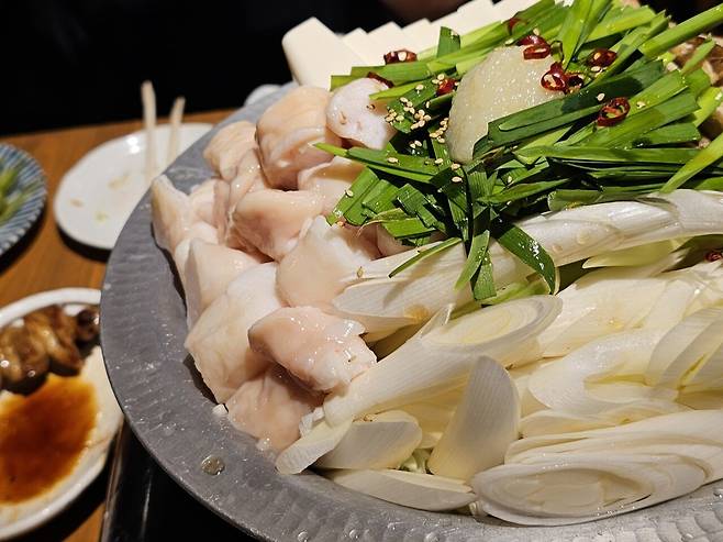 모츠나베에 생맥주 먹고 마셔요.jpg