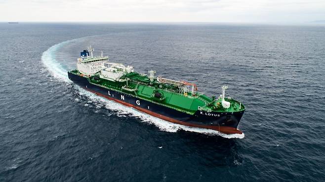 HD현대미포가 건조해 인도한 1만8000㎥급 액화천연가스(LNG) 벙커링선의 시운전 모습. HD한국조선해양 제공