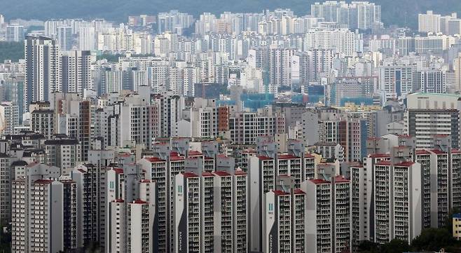 지난 15일 서울 남산에서 바라본 아파트 모습. 뉴스1