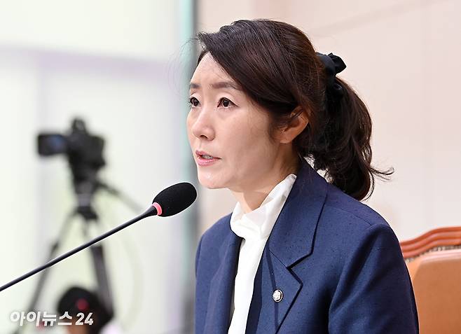 강선우 여성가족부 장관 후보자가 14일 서울 여의도 국회 여성가족위원회에서 열린 인사청문회에서 질의에 답변하고 있다. [사진=곽영래 기자]