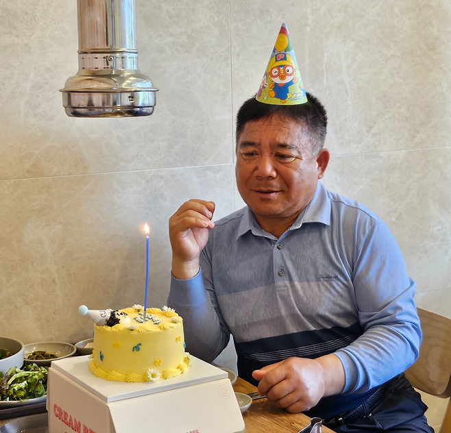 강대규씨가 가족들과 생일을 보내고 있다. 강효진씨 제공