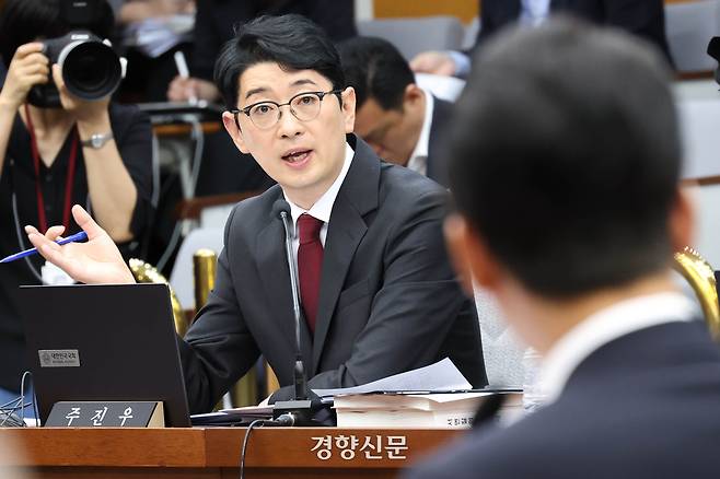 주진우 국민의힘 의원이 지난달 국회에서 열린 김민석 국무총리 후보자 인사청문회에서 김 후보자에게 질의하고 있다. 성동훈 기자