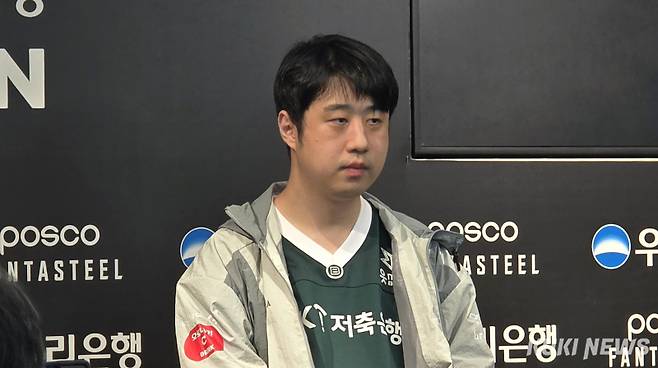 ‘듀크’ 이호성 감독이 23일 오후 5시 서울 종로구 롤파크 LCK 아레나에서 열린 ‘2025 LCK’ 정규시즌 라이즈 그룹 3라운드 디플러스 기아와 경기가 끝난 뒤 기자회견에 임하고 있다. 김영건 기자