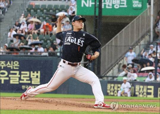 한화이글스 선발 문동주가 호투하고 있다. / 사진=연합뉴스