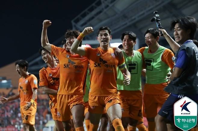 동점골을 터뜨린 뒤 기뻐하고 있는 제주 SK 이창민. 사진=한국프로축구연맹