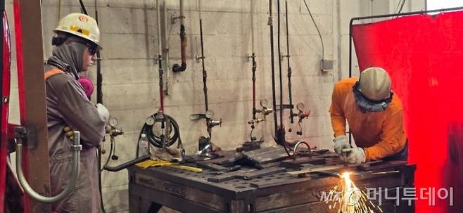 한화필리조선소 부지 내 '트레이닝 아카데미'에서 견습생들이 교육을 받고 있다. /사진=심재현 특파원