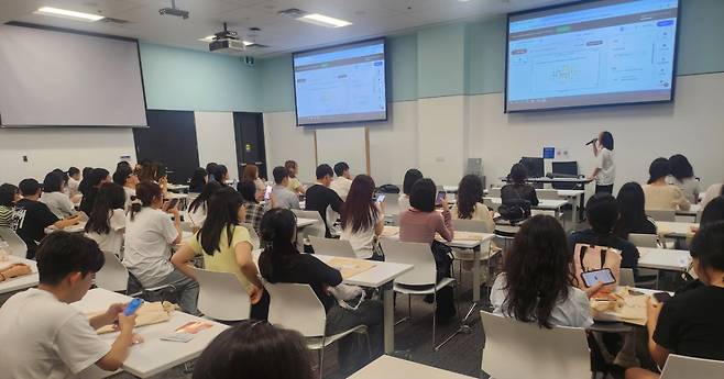 교육부 '파란사다리' 사업을 통해 캐나다 TMU로 파견된 대구가톨릭대 학생들./사진제공=대구가톨릭대