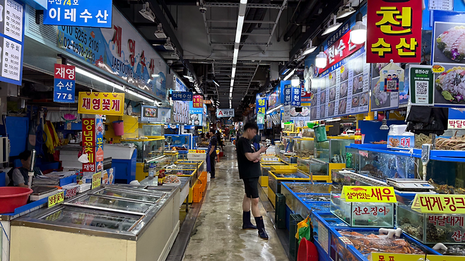 가락시장 수산물 코너. 박연수 기자