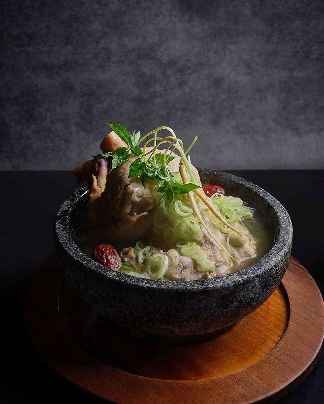 그랜드 하얏트 인천 '레스토랑 8'의 '써머 스페셜' 중 '전복 삼계탕' *재판매 및 DB 금지