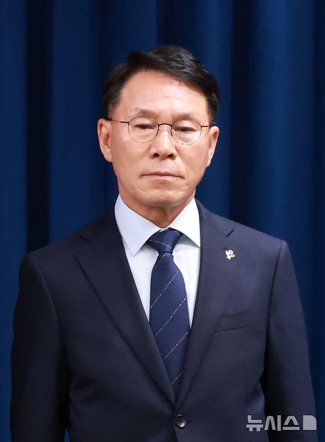 [서울=뉴시스] 고범준 기자 = 이재명 대통령이 4일 서울 용산 대통령실 청사에서 새 정부 첫 인사 발표를 했다. 사진은 황인권 경호처장. (대통령실통신사진기자단) 2025.06.04. bjko@newsis.com