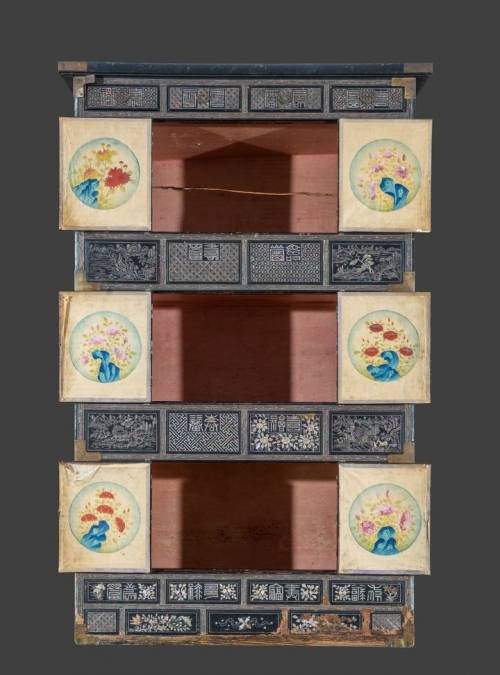 나전산수무늬삼층장. 국가유산청 제공