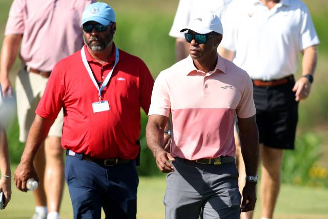 아들 찰리 우즈의 응원을 위해 US 주니어 아마추어 골프 챔피언십이 열린 대회장을 찾은 타이거 우즈. AFP연합뉴스