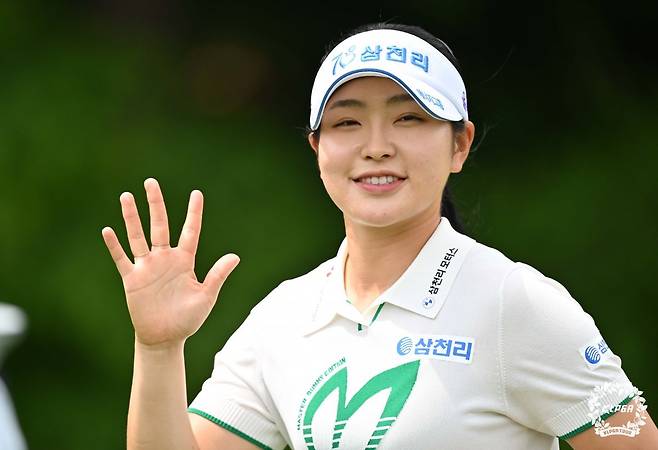 평균타수 1위, 대상 2위를 달리며 웬만한 우승자보다 더 좋은 성적을 과시하고 있는 유현조는 “현재까지 내 점수는 90점”이라며 “남은 시즌 동안 KB금융 스타챔피언십 타이틀 방어를 포함해 2승을 꼭 하고 싶다”고 말했다. 사진제공 | KLPGA