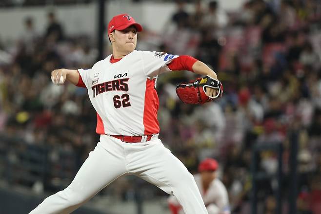 KIA 정해영은 22일 광주 LG전에서 0.1이닝 4실점으로 블론세이브를 기록하며 패전투수가 됐다. 그는 최근 부진에 발목 잡혀 세이브 경쟁에서 뒤처지고 있다. 사진제공｜KIA 타이거즈