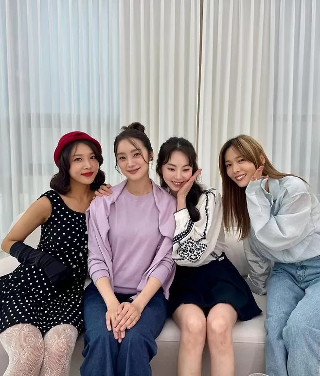(왼쪽부터)원더걸스 유빈, 혜림, 소희, 선예가 최근 재결합 무대 가능성을 언급했다. 선예 인스타그램 계정