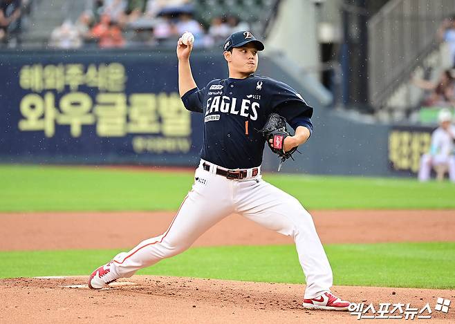 한화 이글스 선발투수 문동주가 22일 잠실 두산 베어스전에서 역투하고 있다. 잠실, 박지영 기자