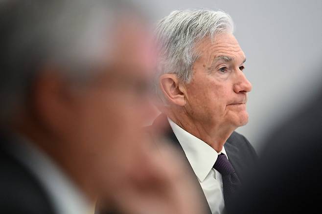 올트먼 CEO의 발언을 듣고 있는 제롬 파월 연준 의장  [AFP 연합뉴스 자료사진. 재판매 및 DB 금지]