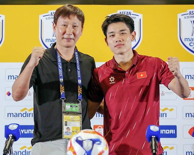 베트남 U-23 대표팀의 김상식 감독(왼쪽) [디제이매니지먼트 제공. 재판매 및 DB 금지]