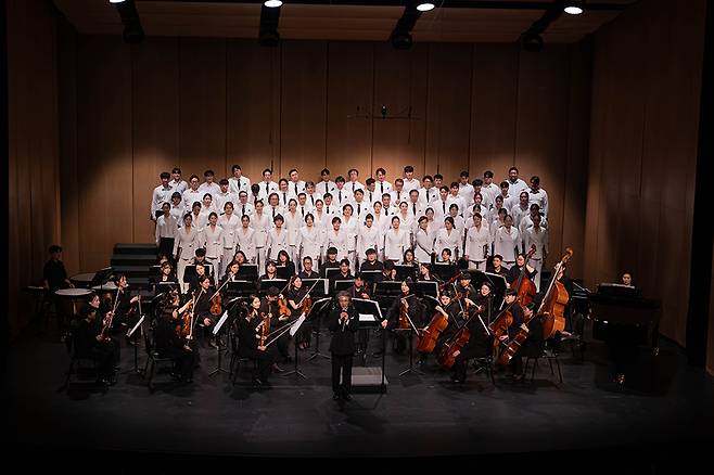 사진 위로부터 광주시립교향악단, 광주시립발레단, 광주시립합창단 공연 모습.