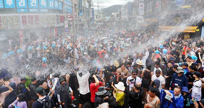 지난해 7월 27일부터 8월 4일까지 열린 제17회 정남진 장흥 물축제. /남도일보 자료사진