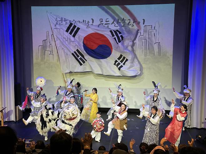 무등산호랑이 연대기 레파토리2 '개똥이와 무등산호랑이' 공연 모습.