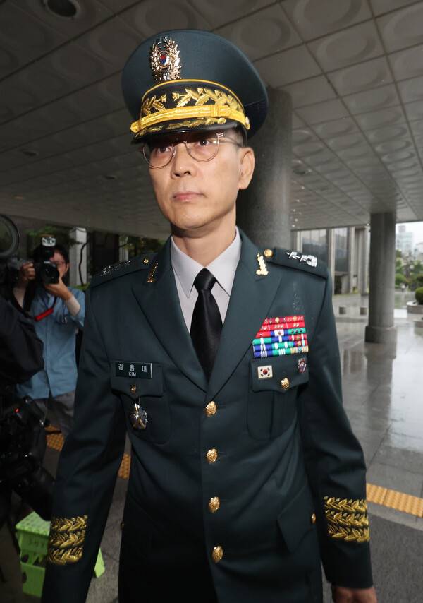 김용대 드론작전사령관이 17일 내란특검 사무실이 마련된 서울 서초구 서울고검에 조사를 받기 위해 출석하고 있다. /연합뉴스