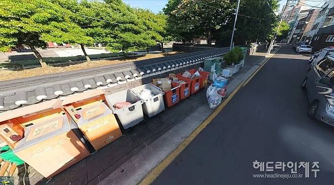 다음 로드뷰를 통해 본 제주목관아 서측 울타리 클린하우스.