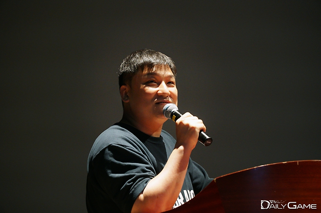 게임 기획에 대한 강연을 진행한 에피드게임즈 정우신 기획팀장.