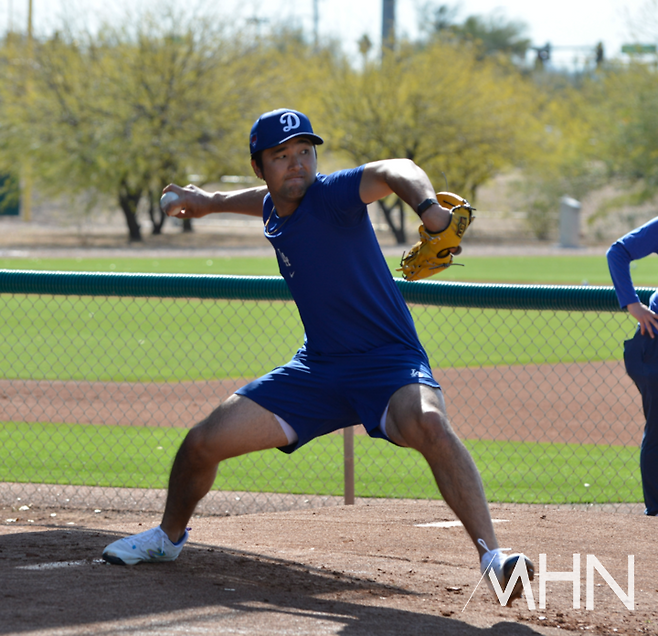(다저스 시절의 최현일이 스프링캠프에서 불펜피칭을 하고 있다)