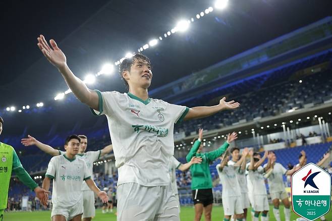 Since it was a war that had been crying for two consecutive games, the victory of the theater was more valuable. (Korea Professional Football Federation Provided)