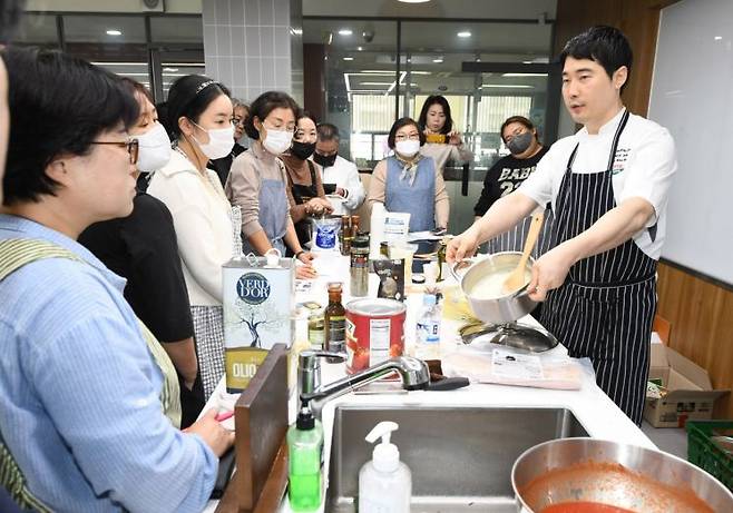 영진전문대 외식창업 아카데미 실습 모습