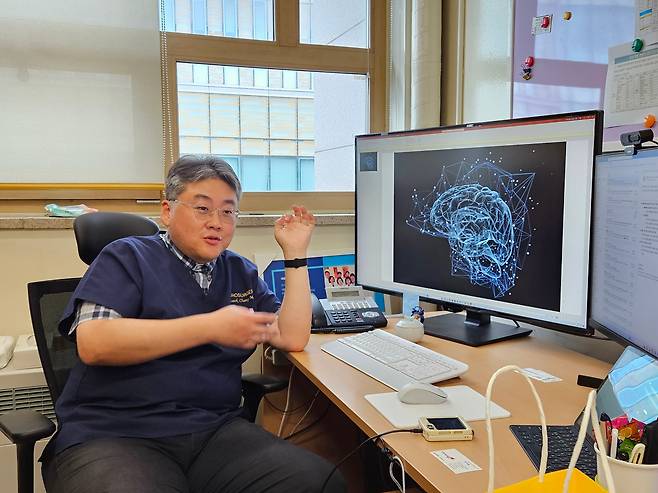 장원석 신경외과 교수는 “로봇 장비 덕분에 보다 안전하고 효과적인 뇌 질환 수술이 가능해졌다”고 말했다./허지윤 기자