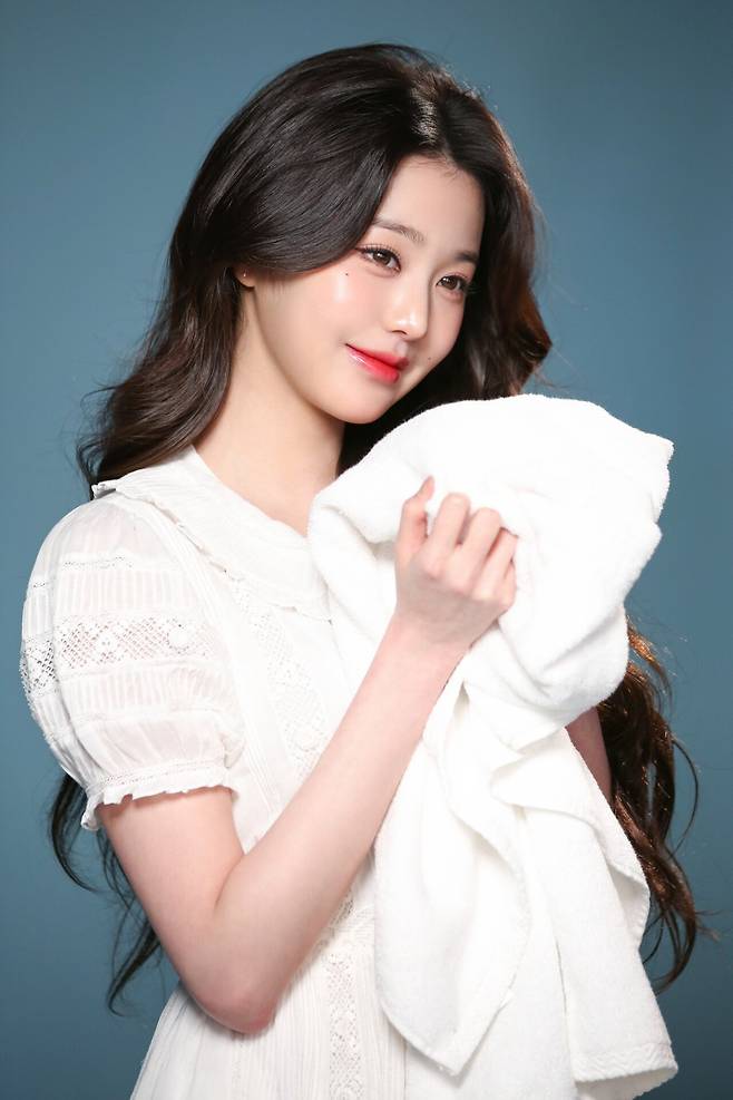 장원영_X_‘다우니’_광고_촬영_현장_비하인드_(4).jpg 장원영 X ‘다우니’ 광고 촬영 현장 비하인드