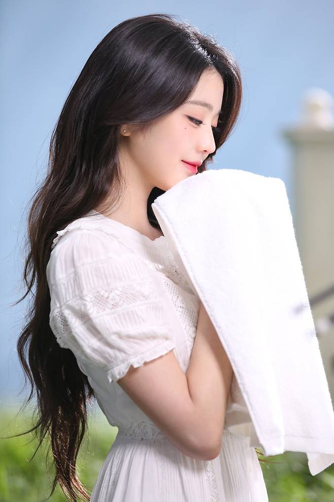 장원영_X_‘다우니’_광고_촬영_현장_비하인드_(10).jpg 장원영 X ‘다우니’ 광고 촬영 현장 비하인드