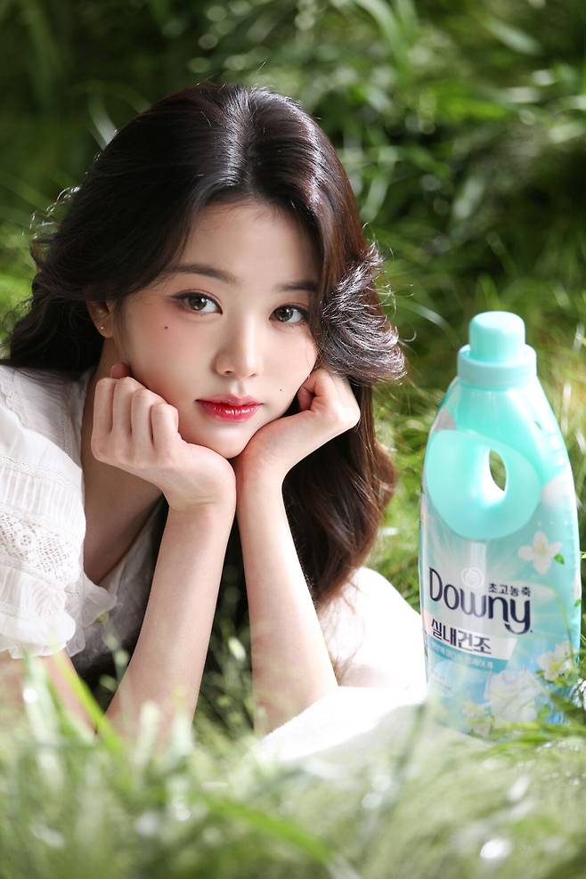 장원영_X_‘다우니’_광고_촬영_현장_비하인드_(11).jpg 장원영 X ‘다우니’ 광고 촬영 현장 비하인드