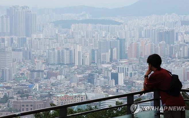 남산 N서울타워에서 바라본 서울 아파트 단지 모습. 연합뉴스