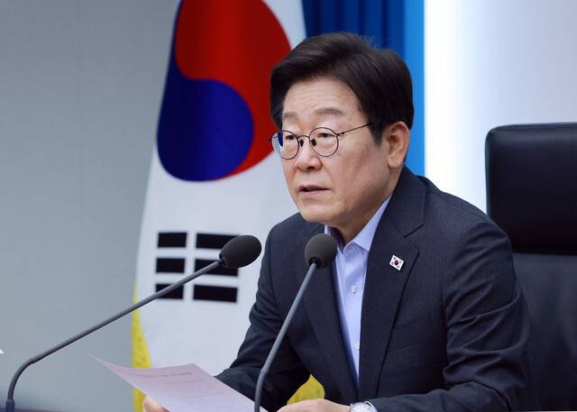 이재명 대통령이 24일 서울 용산 대통령실 청사에서 열린 5차 수석·보좌관 회의에서 발언하고 있다. 연합뉴스