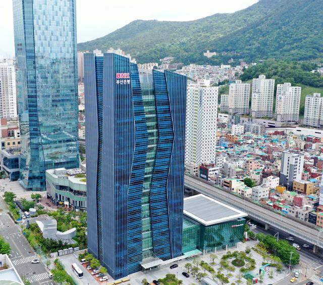 BNK부산은행 본점 전경. BNK부산은행 제공