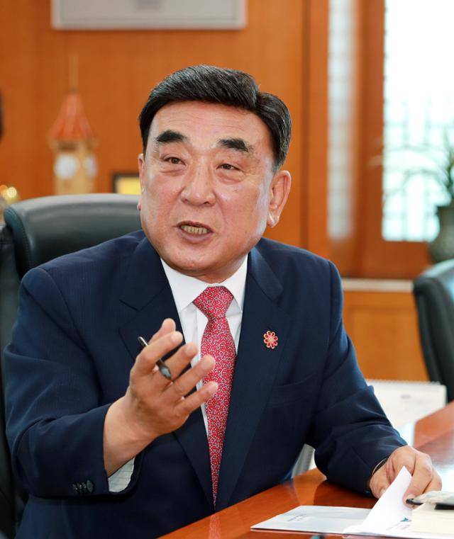 김두겸 울산시장은 지난 16일 한국일보와의 인터뷰에서 "적극적인 기업 지원으로 양질의 일자리를 창출해 지방소멸 위기를 극복하겠다"고 강조했다. 울산시 제공